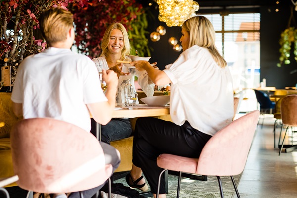 Group of girlfriends enjoy a delicious dinner at Humphrey's in Thorn