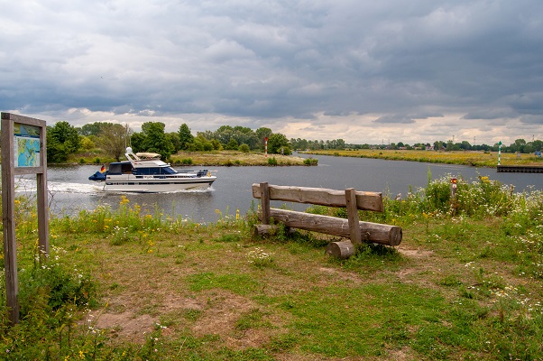 Bench to rest overlooking the Meuse in RPMV